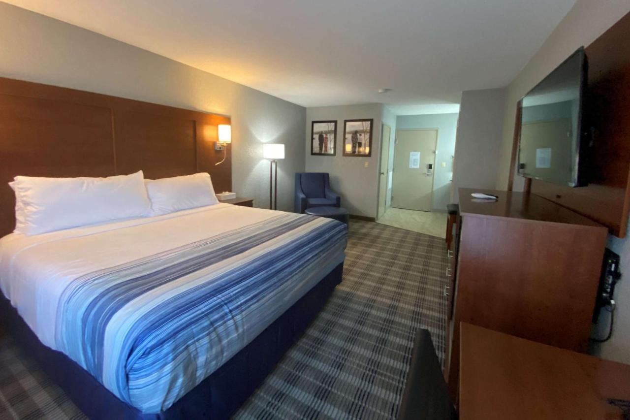 Americinn By Wyndham Williamsburg Экстерьер фото