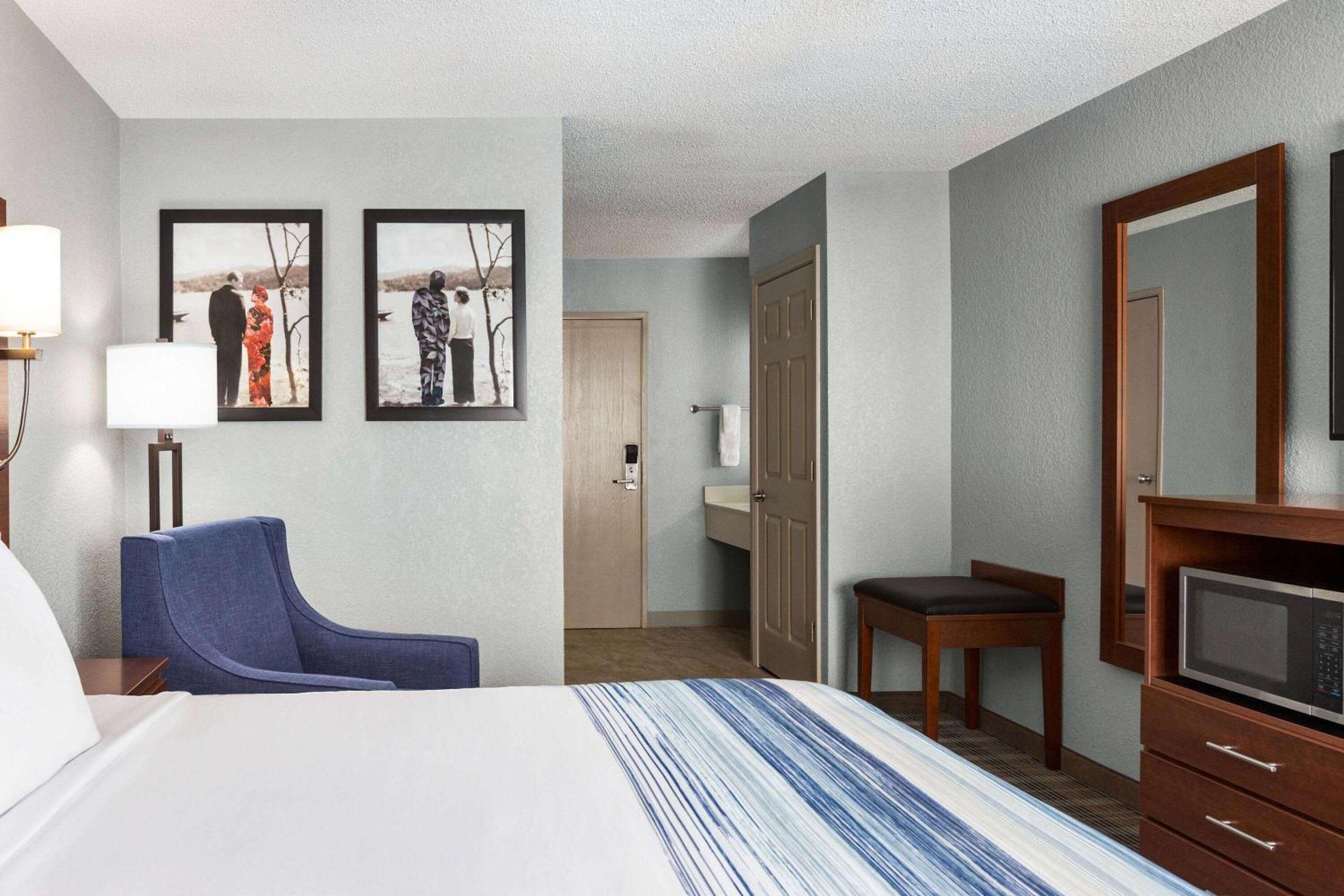 Americinn By Wyndham Williamsburg Экстерьер фото