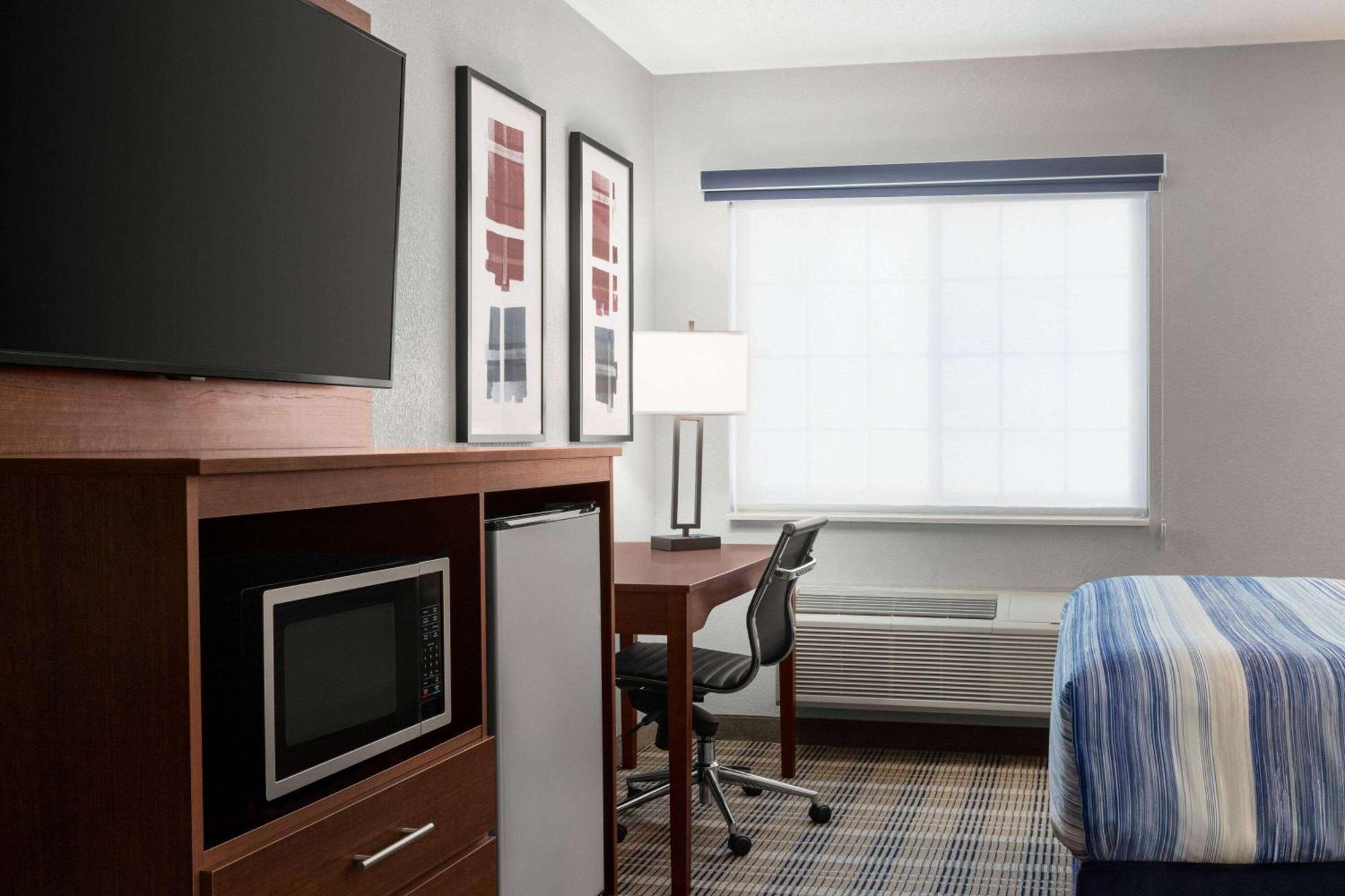 Americinn By Wyndham Williamsburg Экстерьер фото