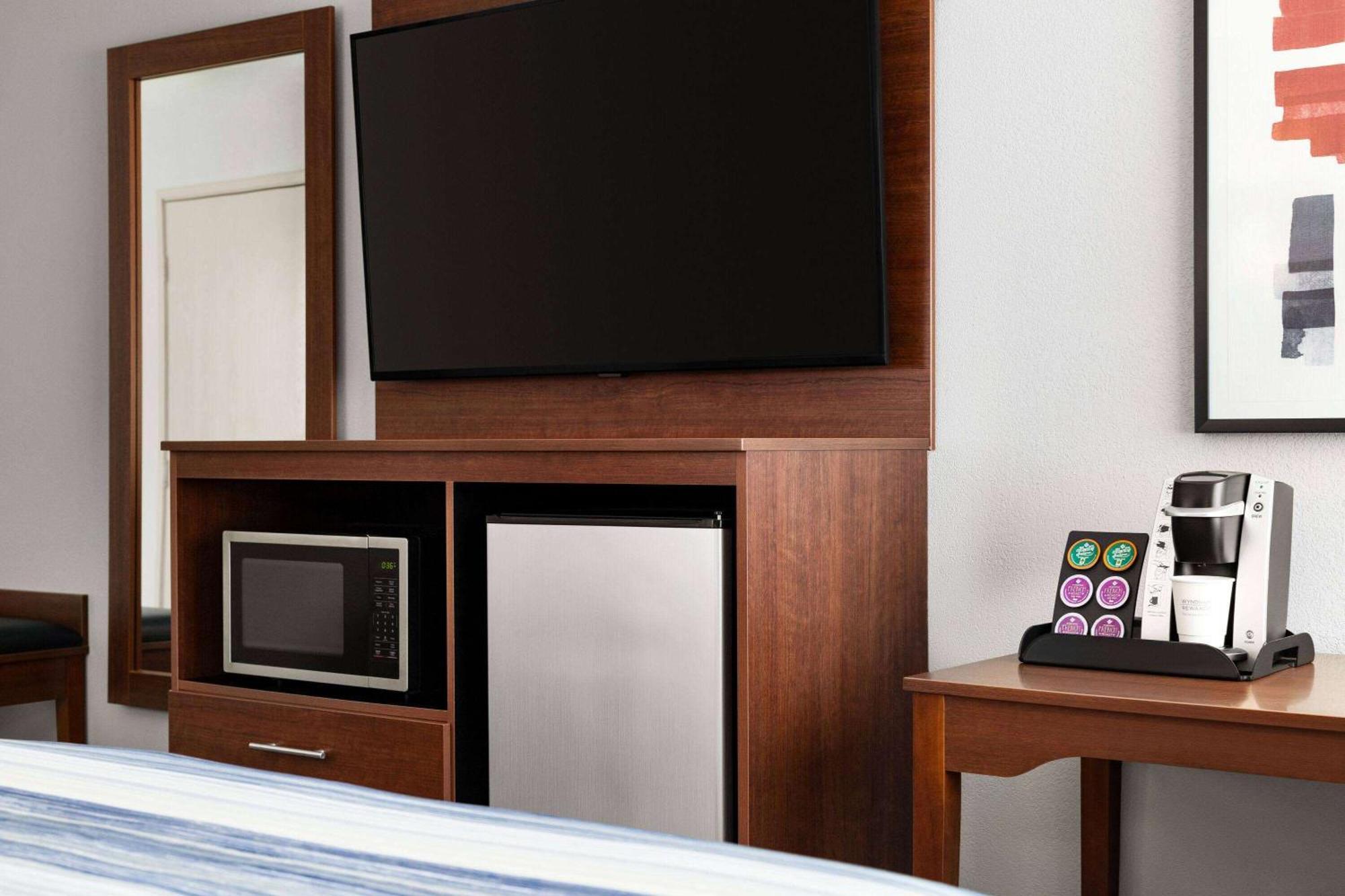 Americinn By Wyndham Williamsburg Экстерьер фото