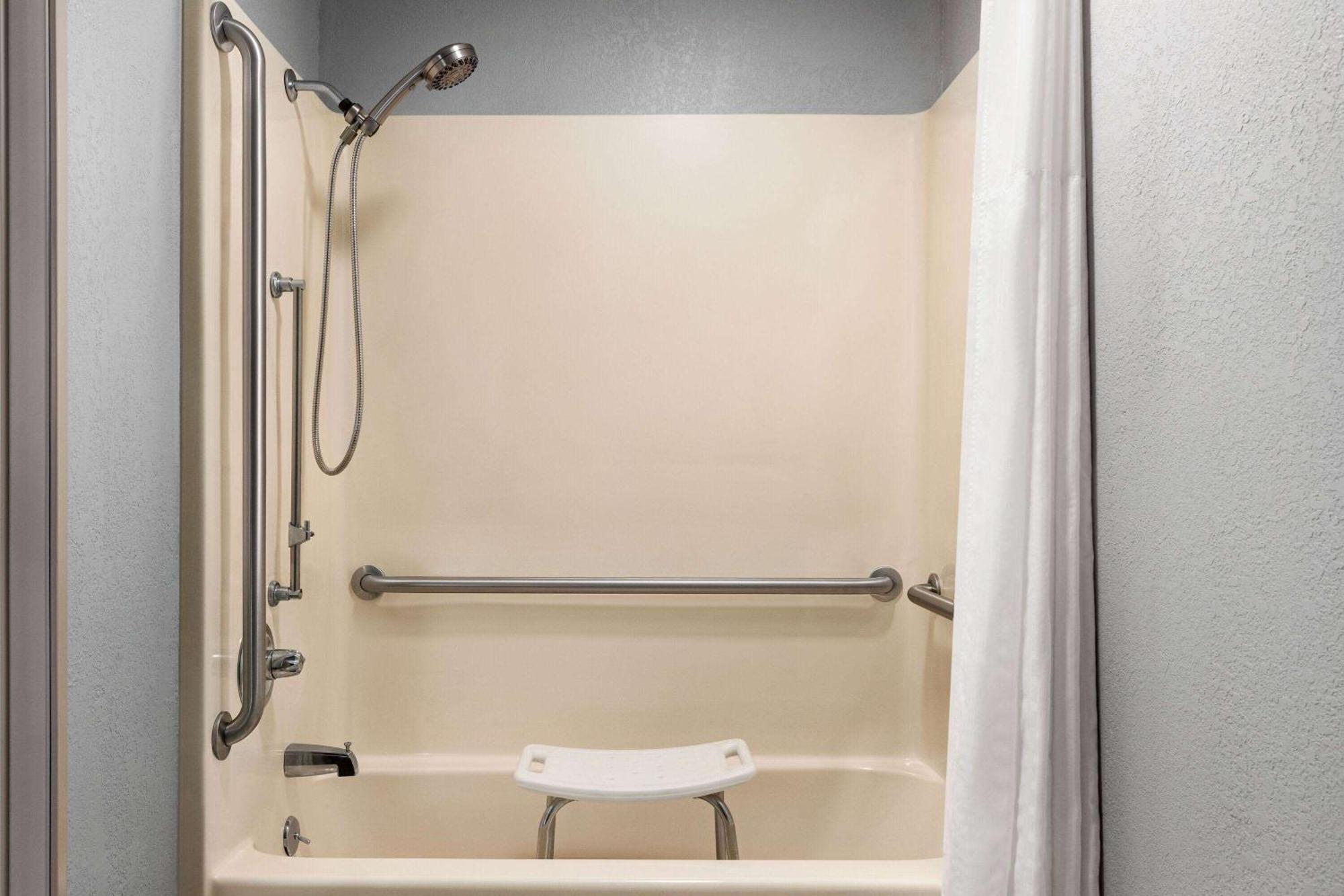 Americinn By Wyndham Williamsburg Экстерьер фото
