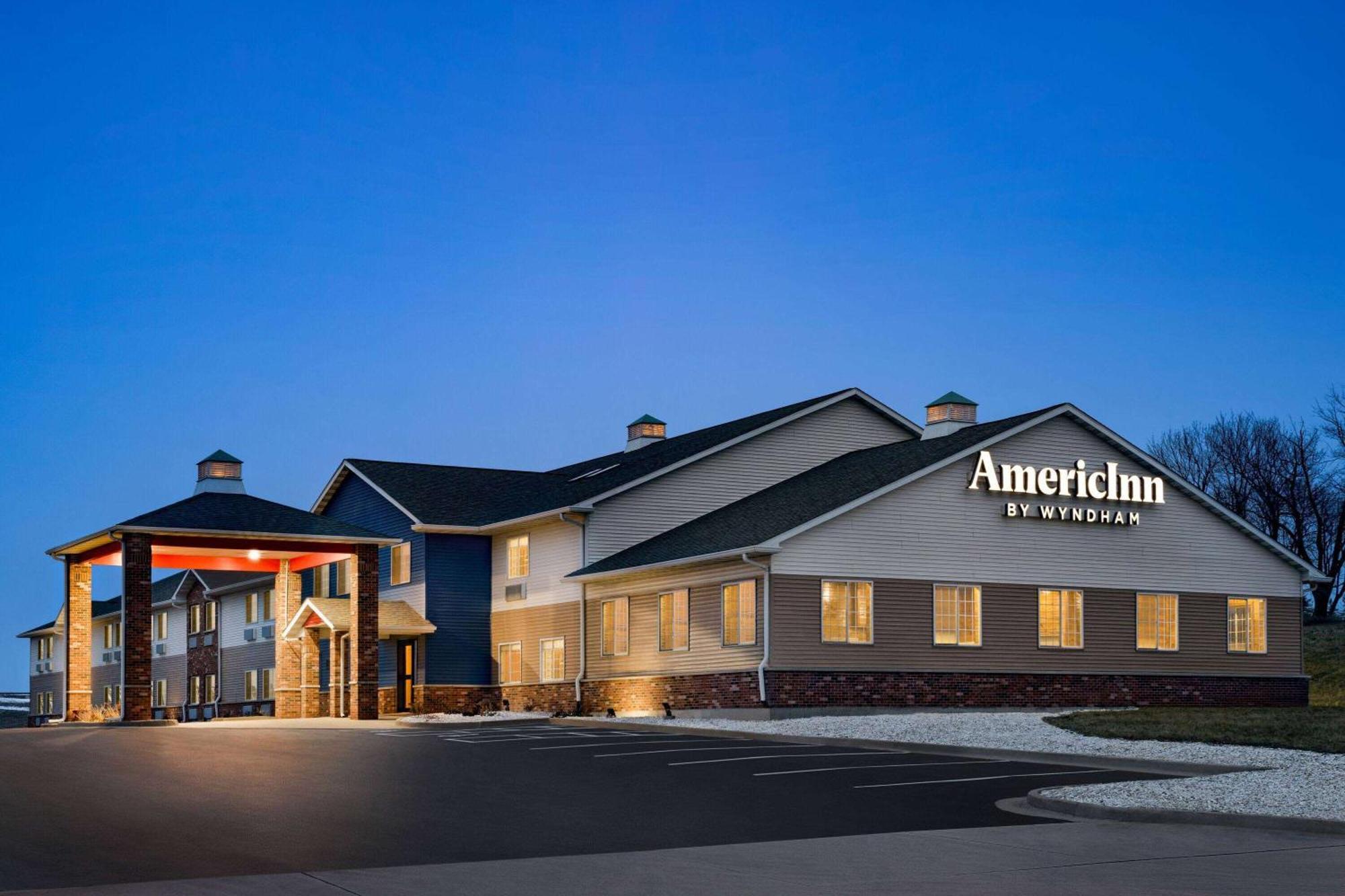 Americinn By Wyndham Williamsburg Экстерьер фото