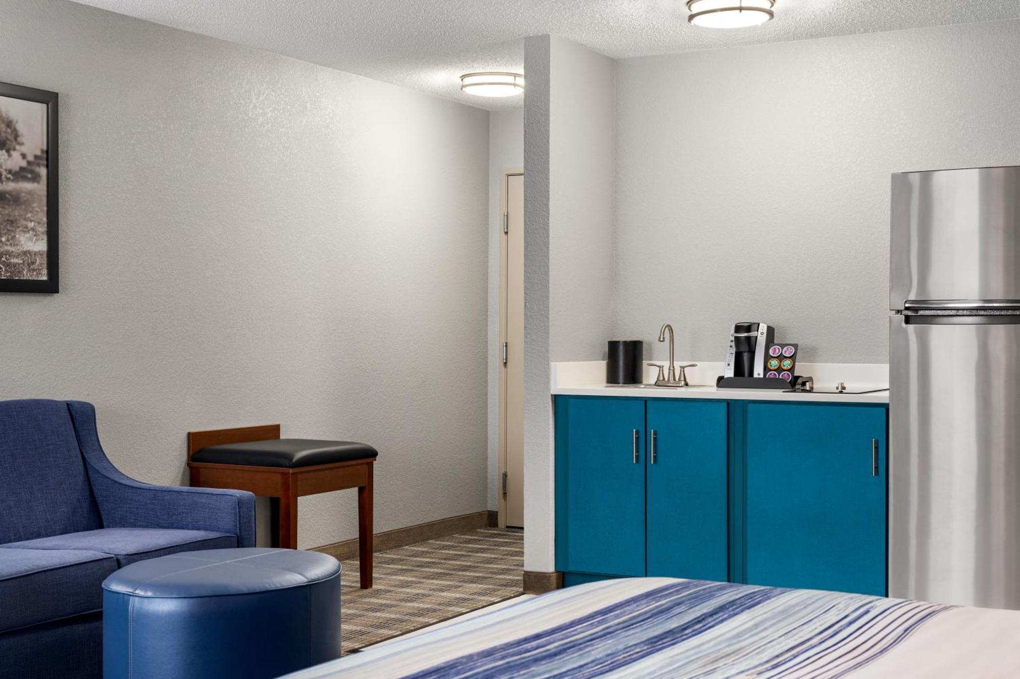 Americinn By Wyndham Williamsburg Экстерьер фото